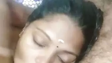 Cheating wife gives a Tamil blowjob to her husband’s friend