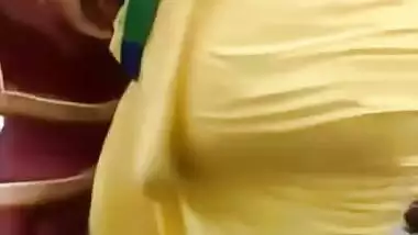 aunty ass shaking in saree