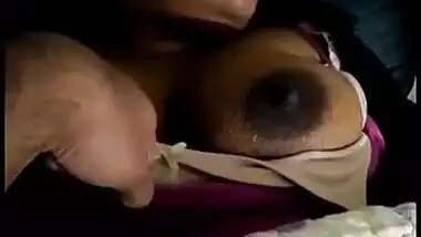 Sexy NRI Lankan Girl Boobs Show